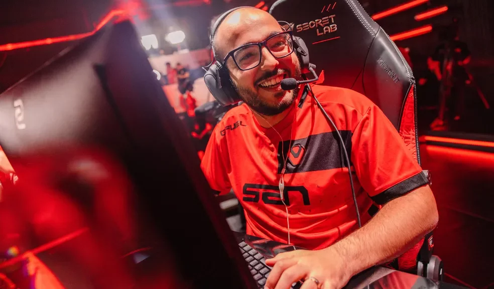 VALORANT: rioter se veste de Sacy em festa da Riot Games