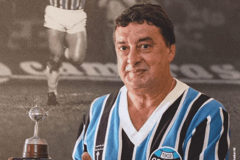 Centroavante César morre aos 68 anos e recebe homenagem do Grêmio