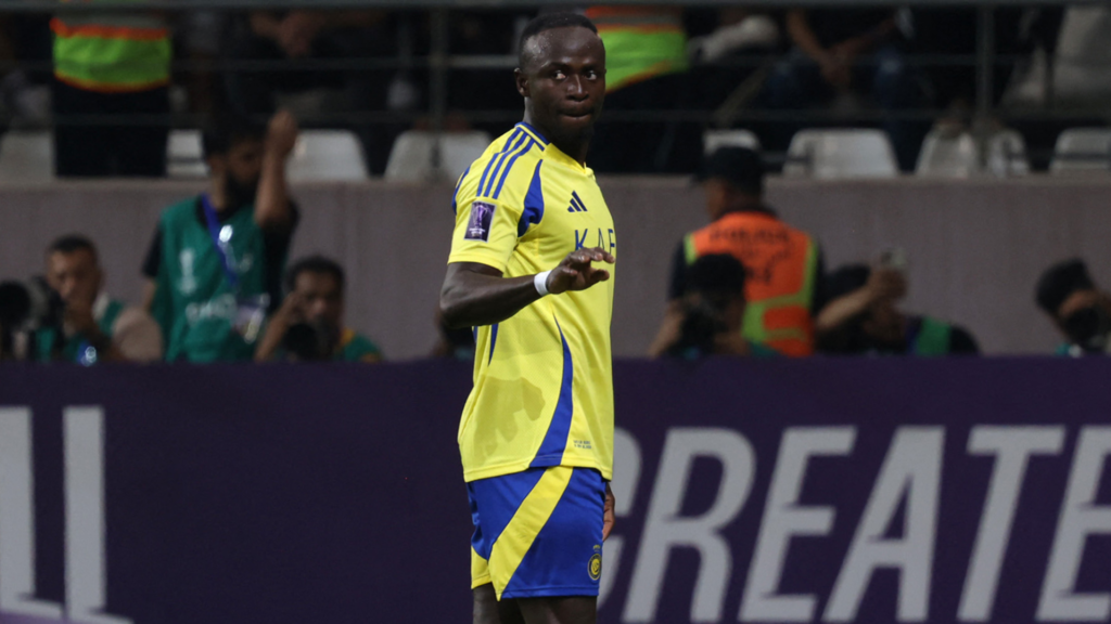 Sadio Mané foi o destaque da vitória do Al-Nassr contra o Al-Okhdodd